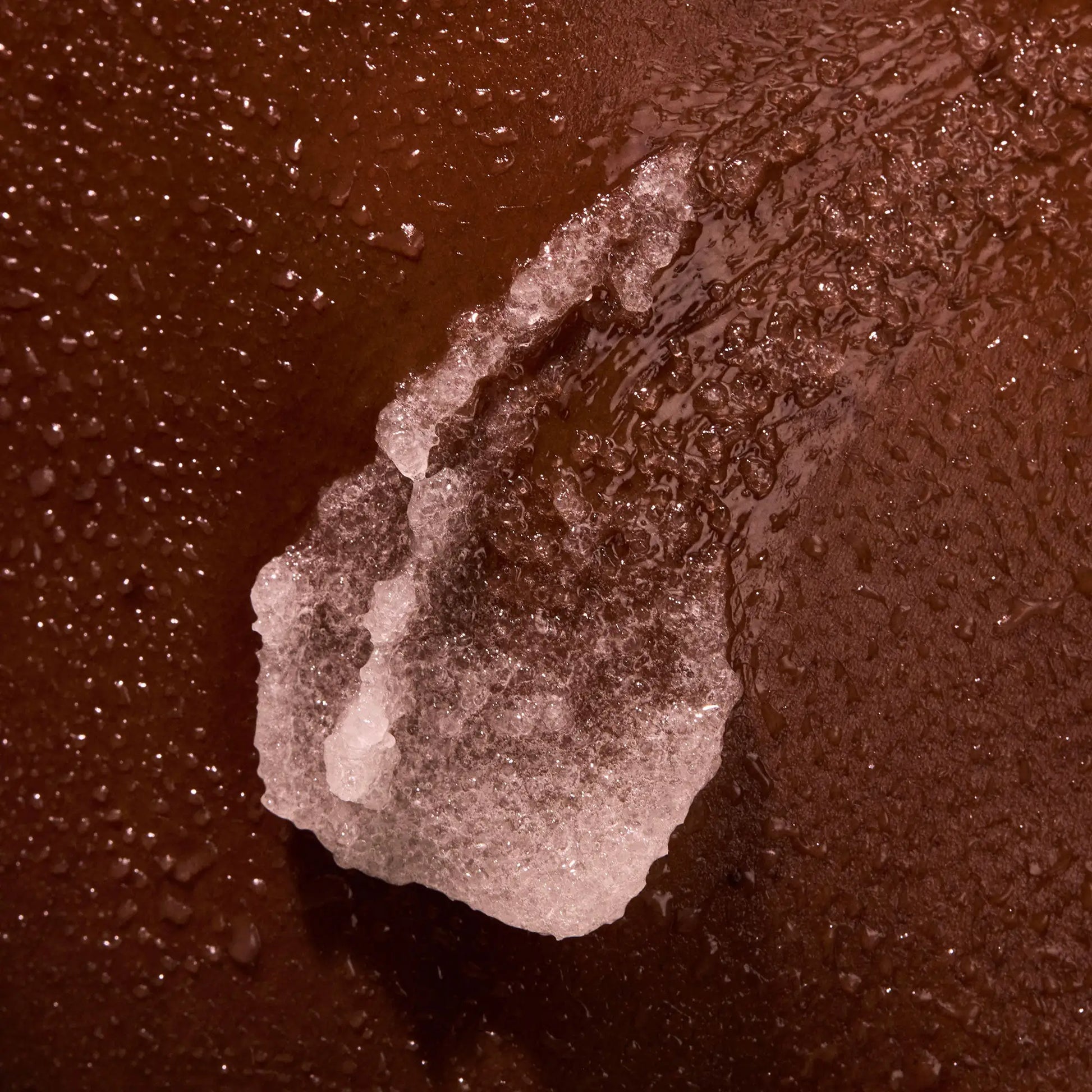 the-glow-getter-multi-oil-body-scrub-i2 NATR-40028-Alt-Image-TheGlowGetterMulti-OilBodyScrub-08.webp