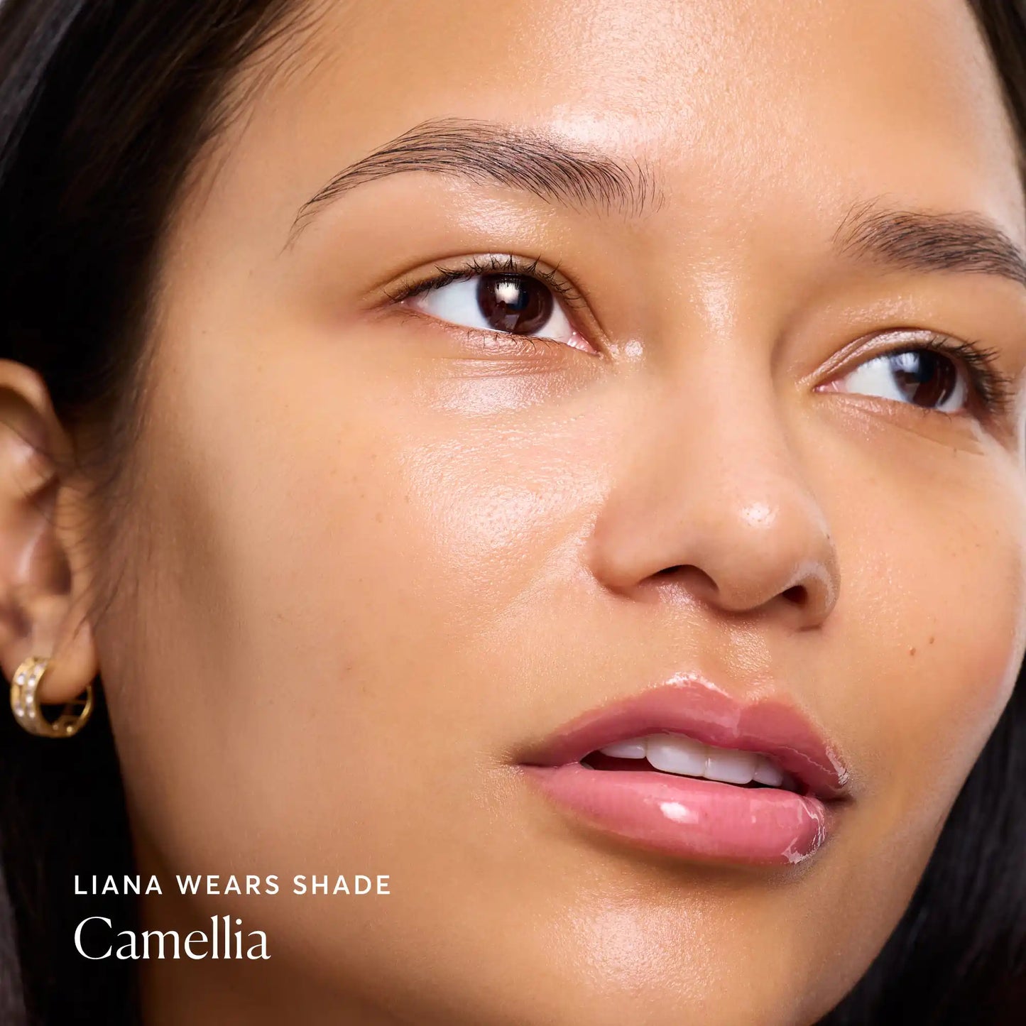 phyto-glow-lip-balm-camellia-b7 NATR-60075-Alt-Images-Phyto-Glow-Lip-Balm-Camellia-04.webp